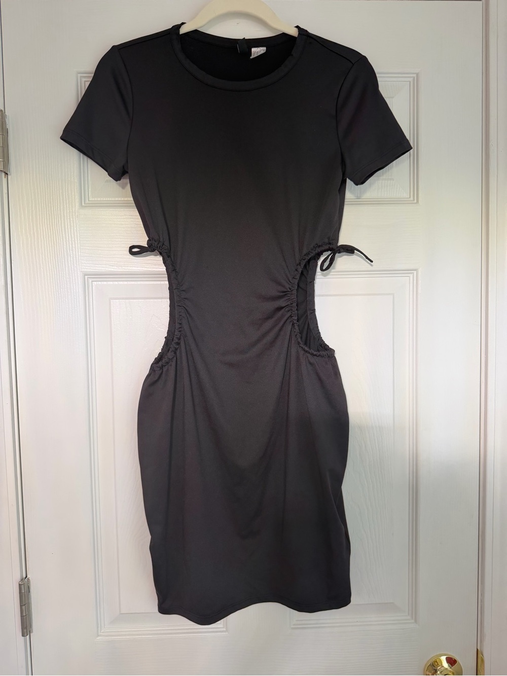 H & M Divided Medium Black Cutout Short Sleeve Dress